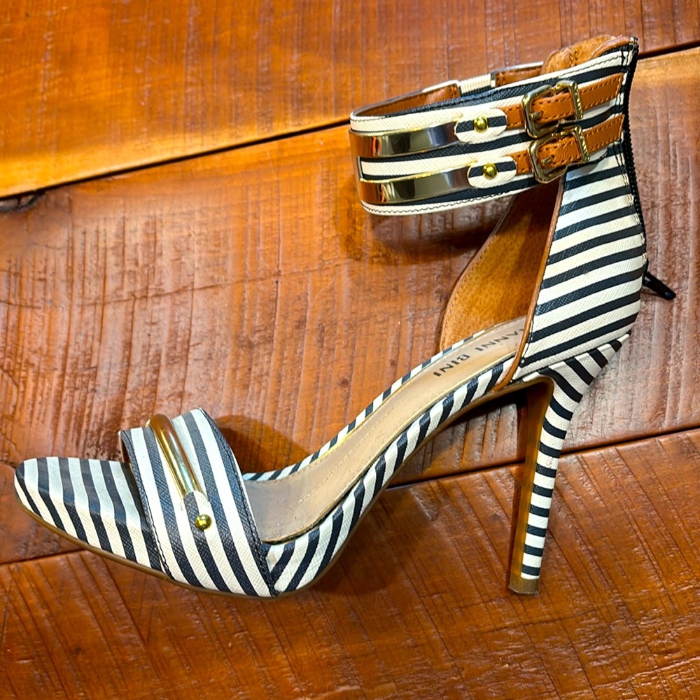 Gianni Bini Navy and White striped stiletto heels. Size 6. Gold detailing.